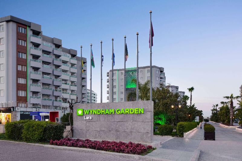 استراحتگاه Wyndham Garden Lara