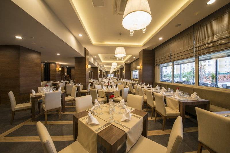 استراحتگاه Wyndham Garden Lara