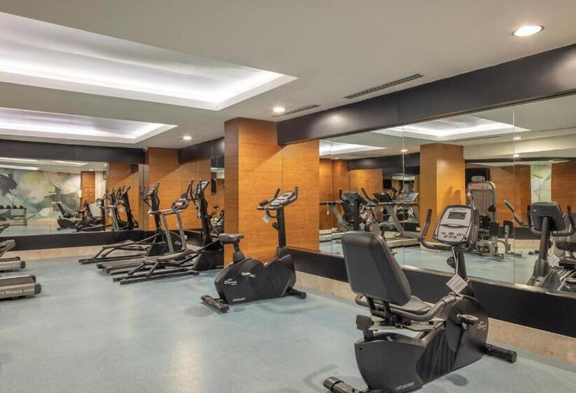 استراحتگاه Wyndham Garden Lara
