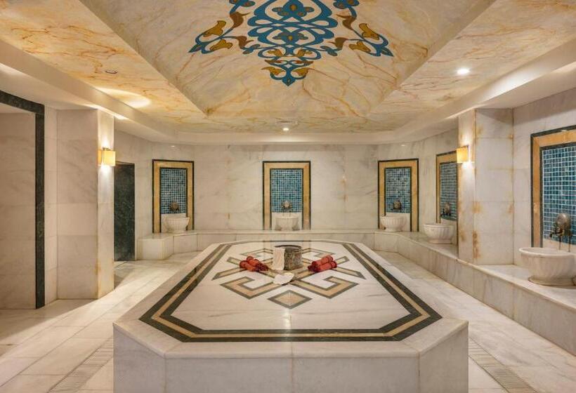 استراحتگاه Wyndham Garden Lara