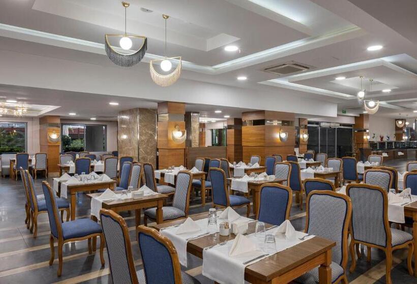 استراحتگاه Wyndham Garden Lara