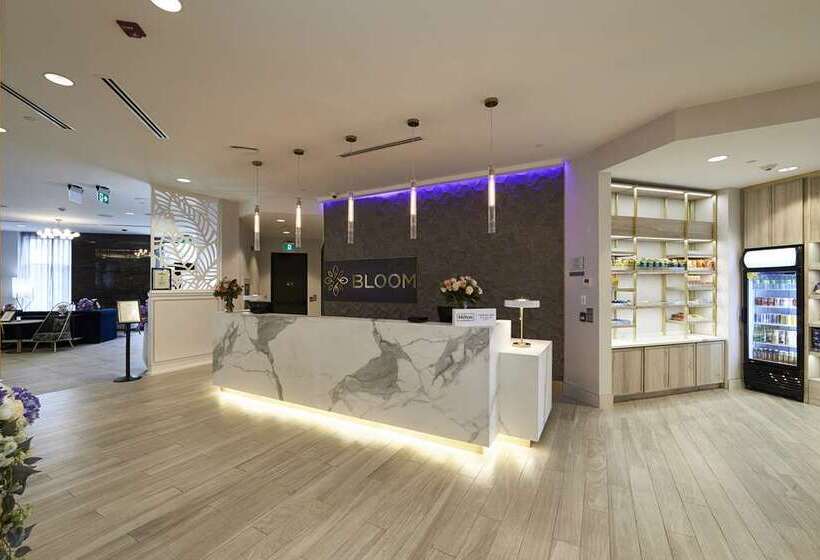 هتل Bloom Mississauga, Tapestry Collection By Hilton