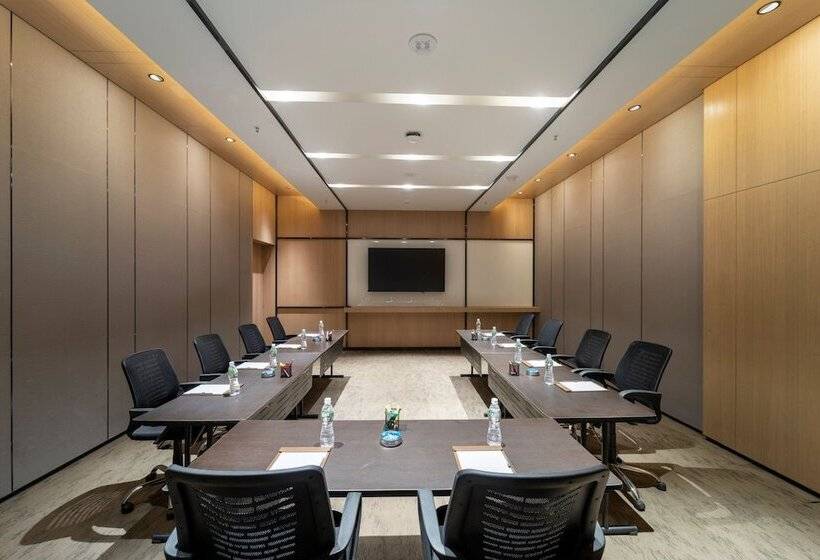 هتل Courtyard By Marriott Vadodara