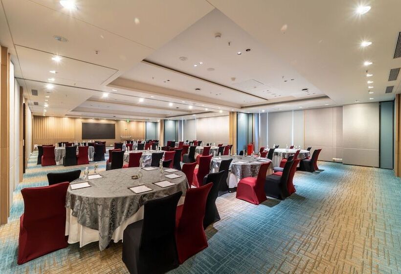هتل Courtyard By Marriott Vadodara