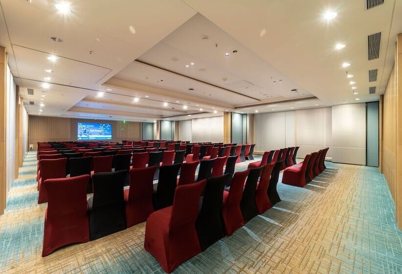 هتل Courtyard By Marriott Vadodara
