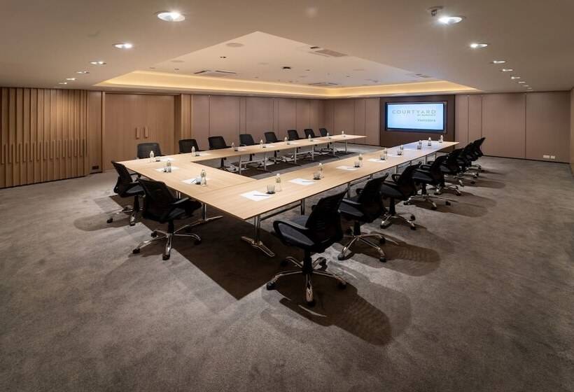 هتل Courtyard By Marriott Vadodara