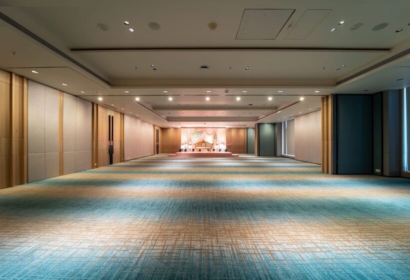 هتل Courtyard By Marriott Vadodara
