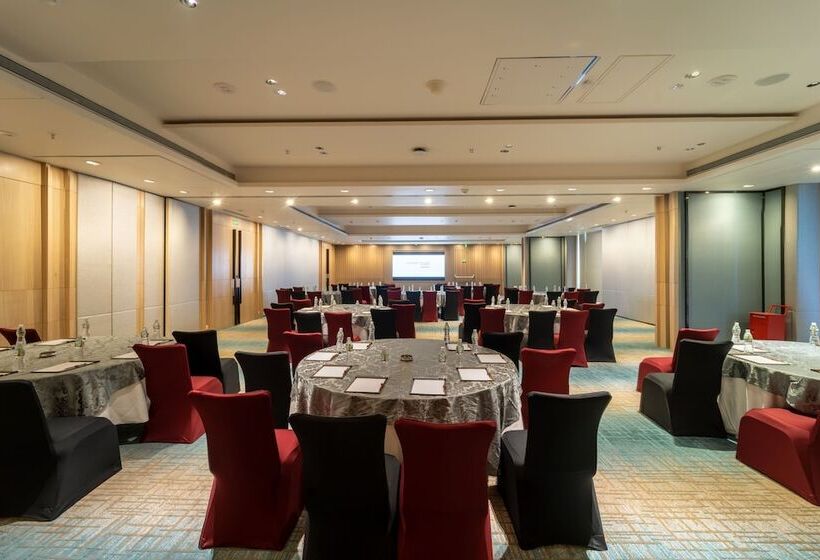 هتل Courtyard By Marriott Vadodara