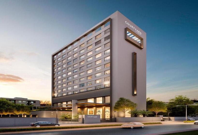 هتل Courtyard By Marriott Vadodara