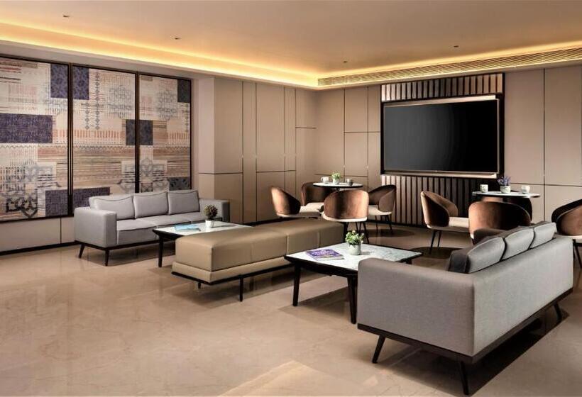 هتل Courtyard By Marriott Vadodara