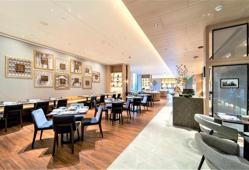 هتل Courtyard By Marriott Vadodara