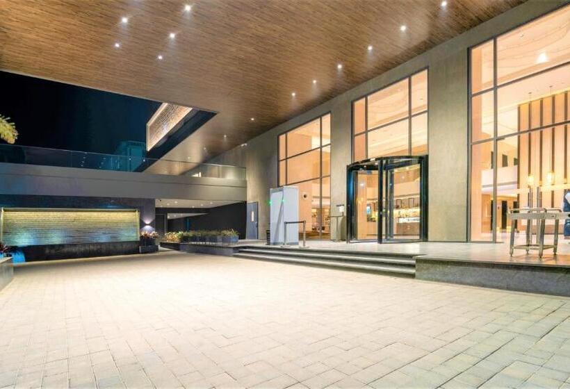 هتل Courtyard By Marriott Vadodara