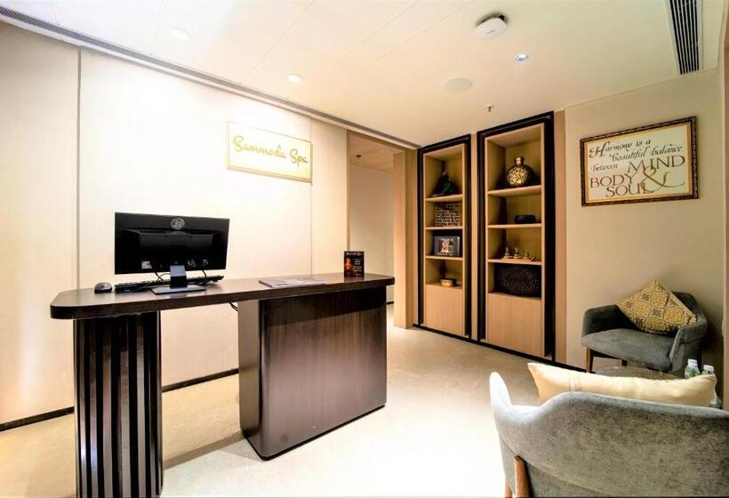 هتل Courtyard By Marriott Vadodara