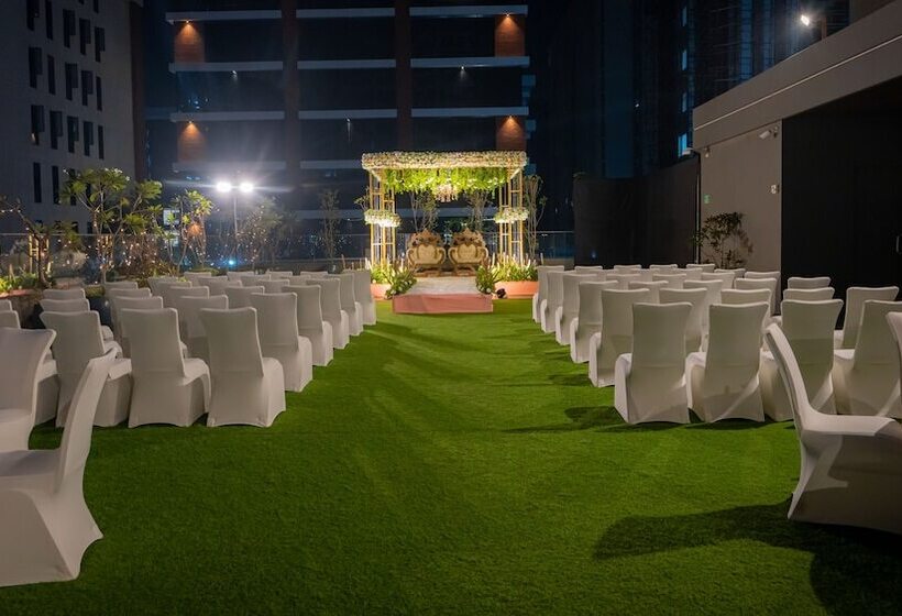 هتل Courtyard By Marriott Vadodara