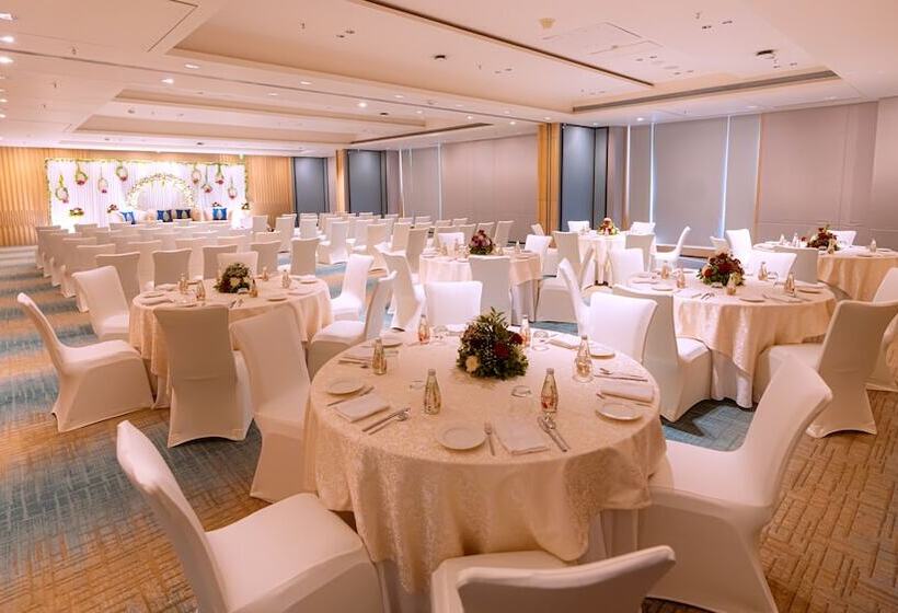 هتل Courtyard By Marriott Vadodara
