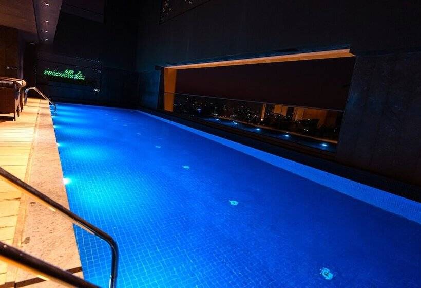 هتل Courtyard By Marriott Vadodara