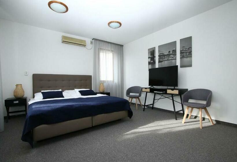 مبيت وإفطار Jonathan Bed&pizza