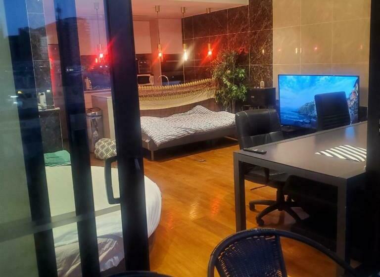 펜션 City Unique Waterfront Townhouse