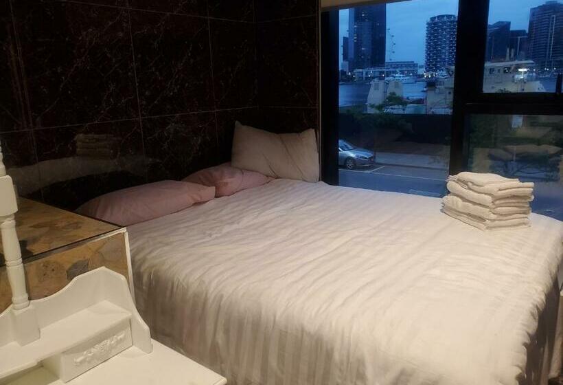 펜션 City Unique Waterfront Townhouse