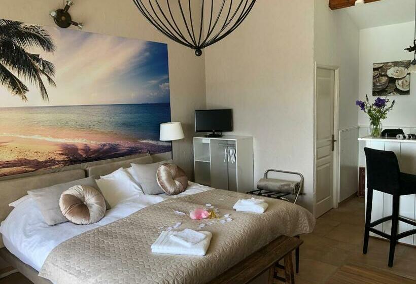 ベッドアンドブレックファースト Marie Jean Chambre D Hotes & Gite