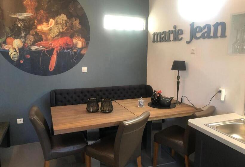 ベッドアンドブレックファースト Marie Jean Chambre D Hotes & Gite