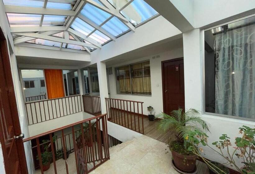 فندق Hostal El Rio