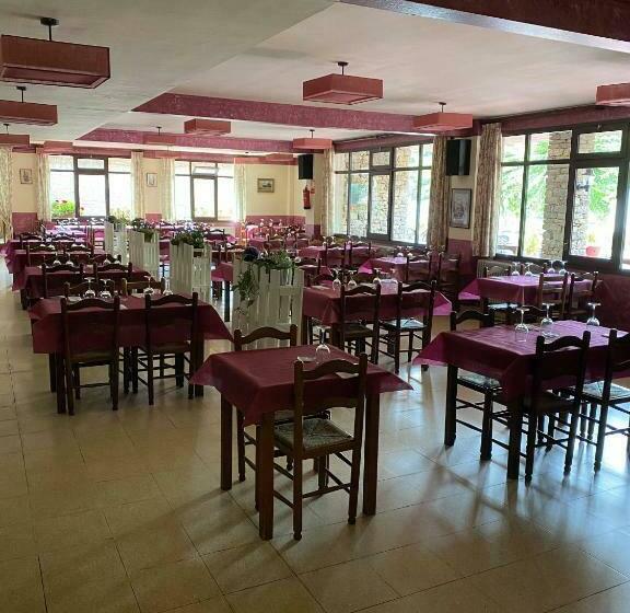 بنسيون Hostatgeria I Restaurant Coll De Condreu