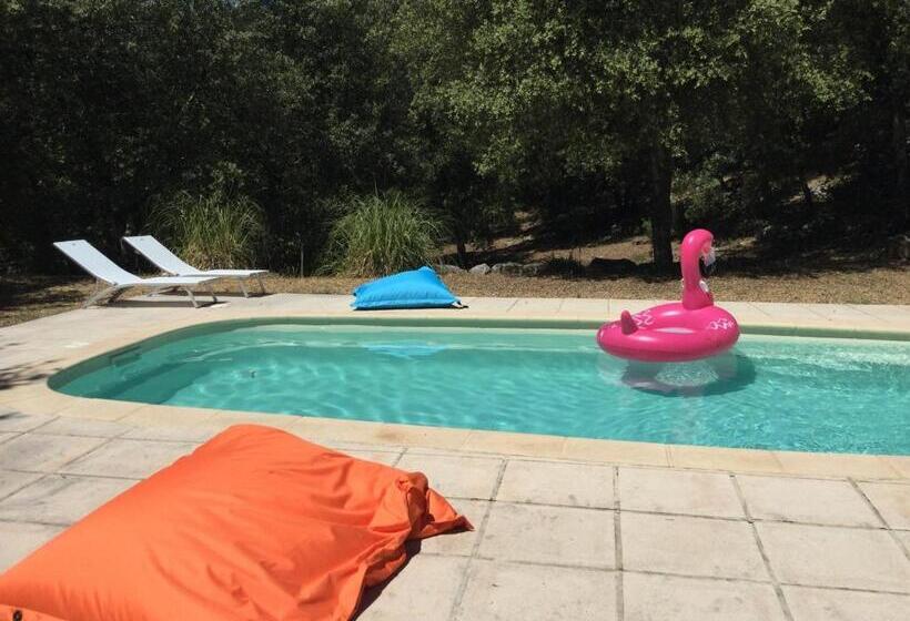پانسیون Villa Bleucassis