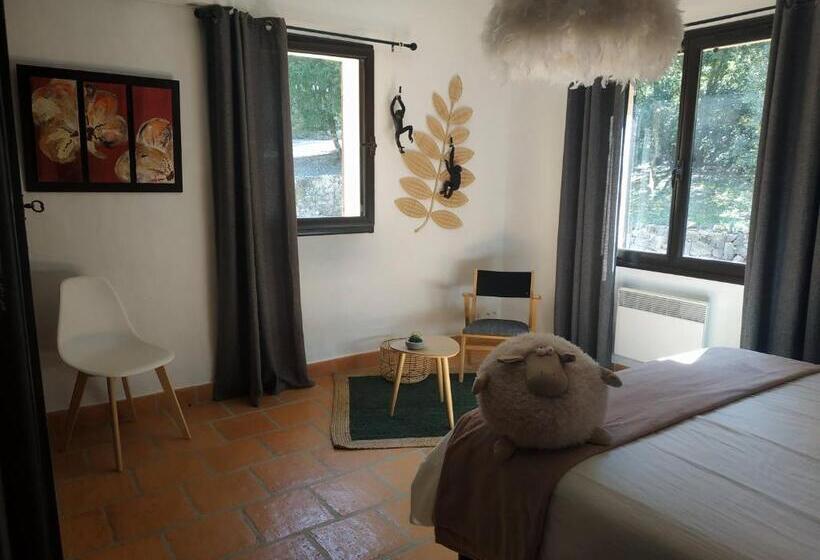 پانسیون Villa Bleucassis