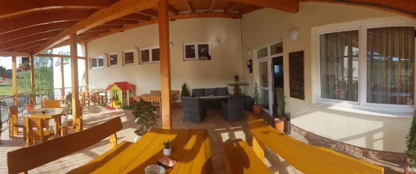 بنسيون Agrohotel Tri Brezy