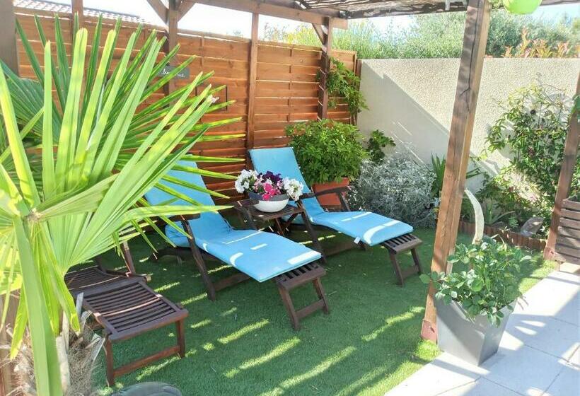 تختخواب و صبحانه Les Coronilles