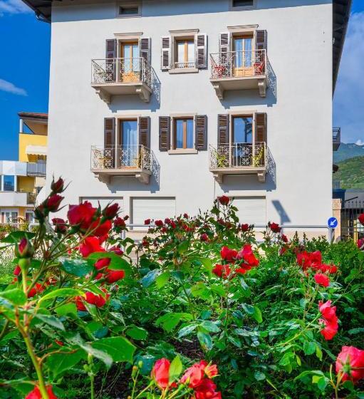 تختخواب و صبحانه Villa Nirvana