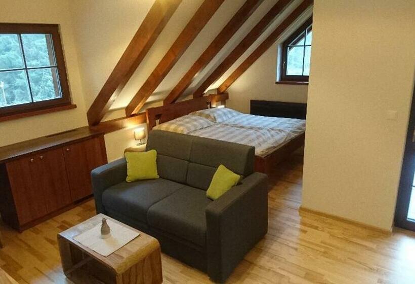 پانسیون Jezírko Lesní Restaurant & Penzion