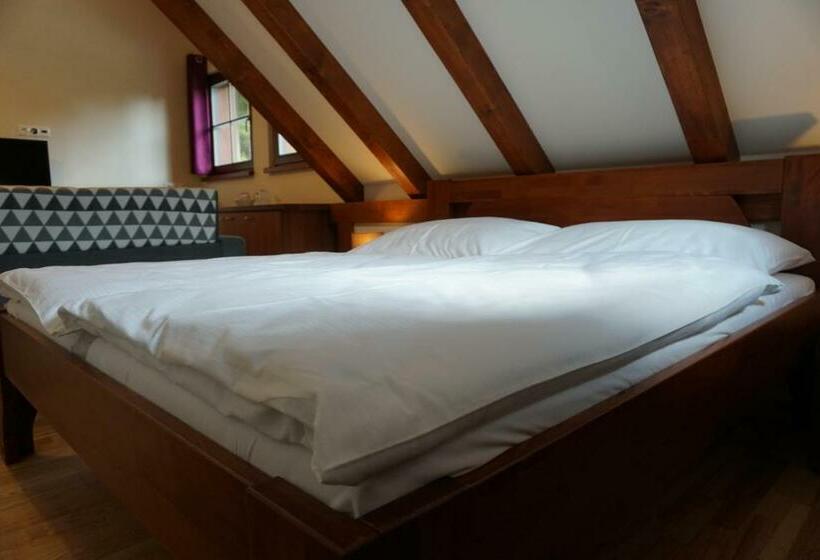 پانسیون Jezírko Lesní Restaurant & Penzion