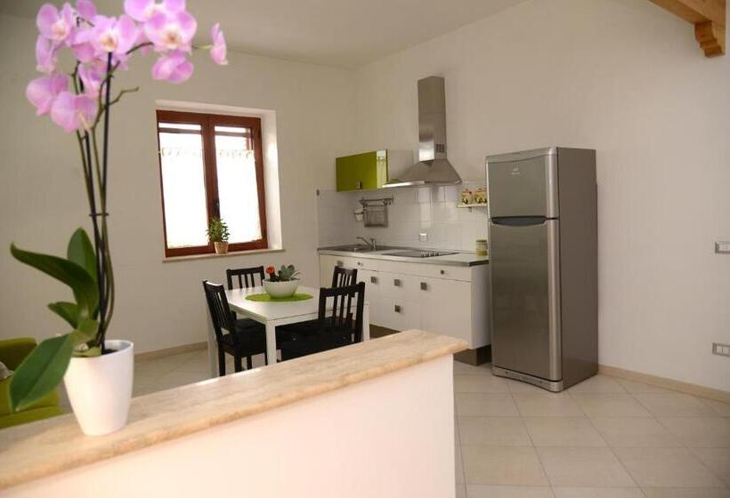 پانسیون Jonico Guest House