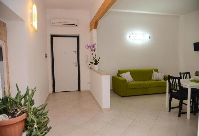 پانسیون Jonico Guest House