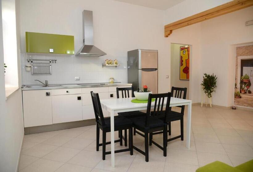 پانسیون Jonico Guest House