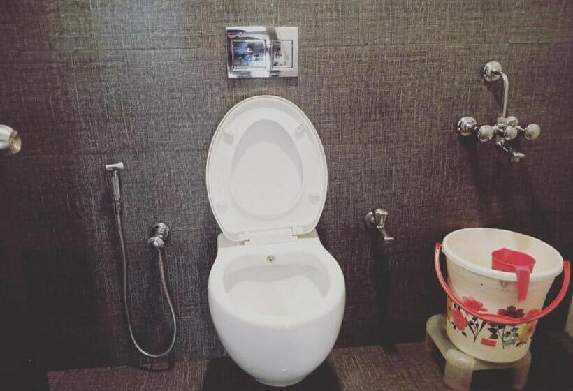 پانسیون Swiss Cottage