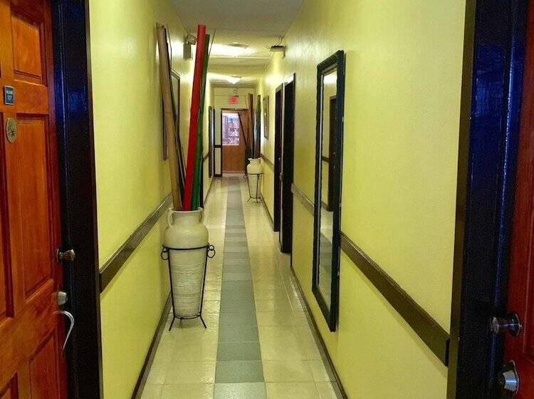 هاستل Seaview Inn