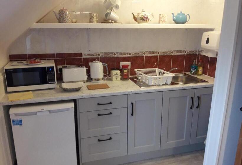 Bed and Breakfast Cedar Lodge Accommodation H91 Cf9d