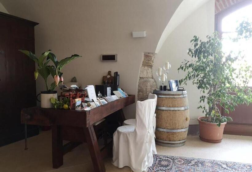 تختخواب و صبحانه Corte Castello