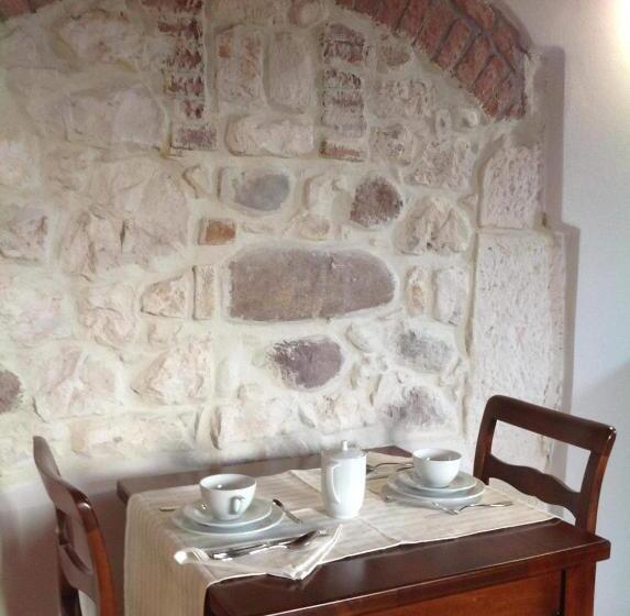 تختخواب و صبحانه Corte Castello