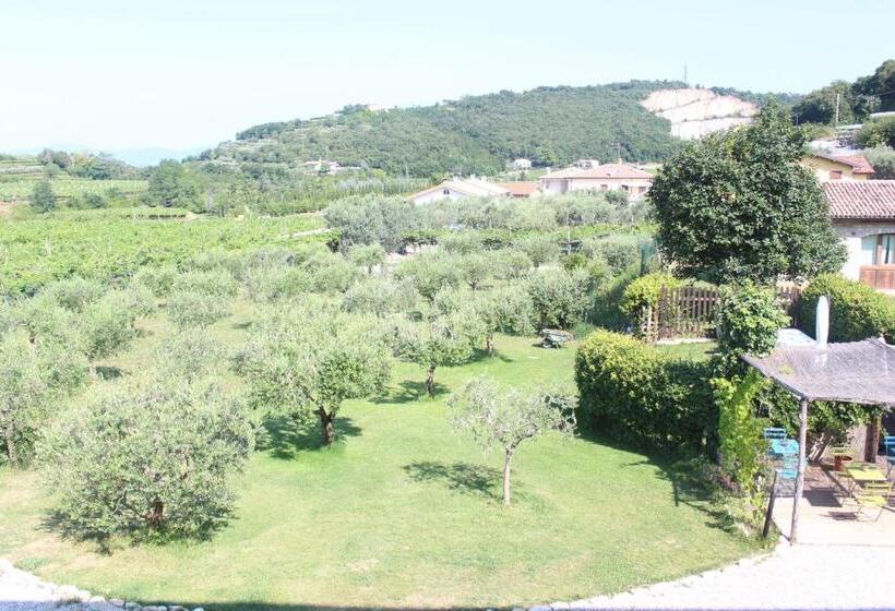 تختخواب و صبحانه Corte Castello