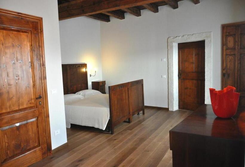 تختخواب و صبحانه Corte Castello