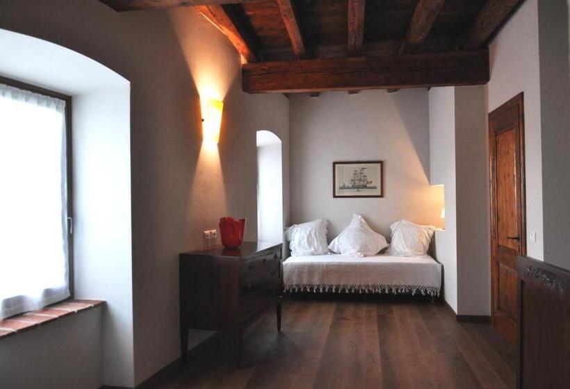 تختخواب و صبحانه Corte Castello