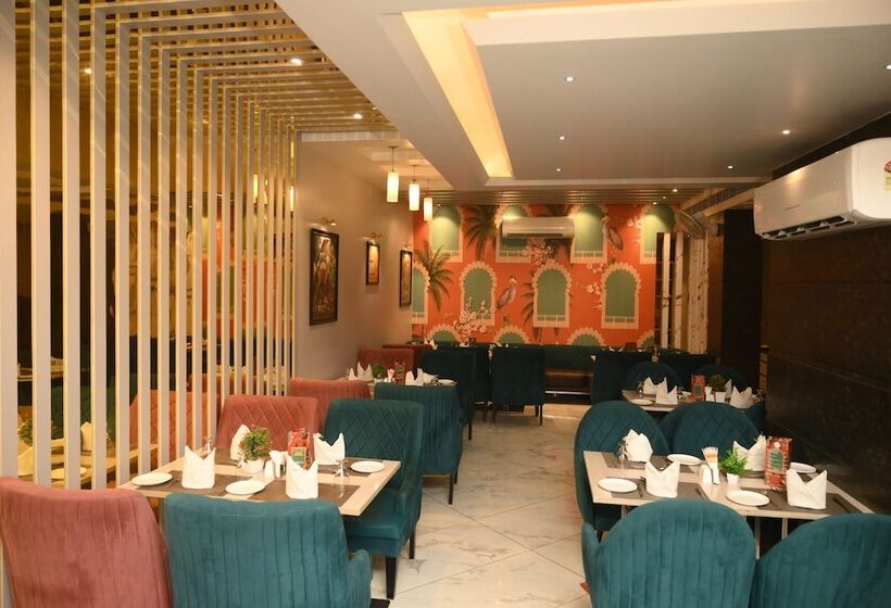فندق Chirag