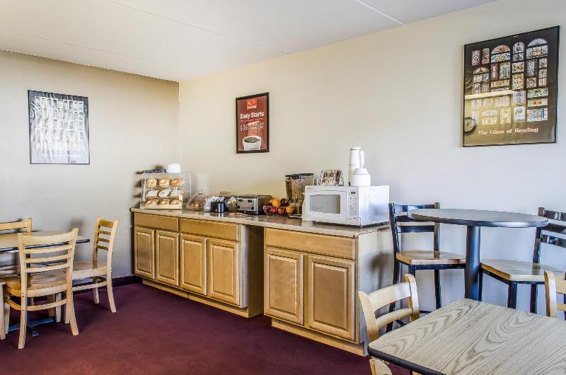 فندق Econo Lodge Northeast