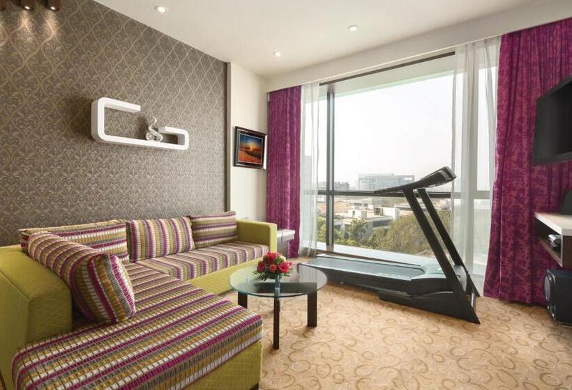 هتل Ramada By Wyndham Navi Mumbai