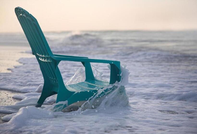 Отель Oceanfront Litchfield Inn