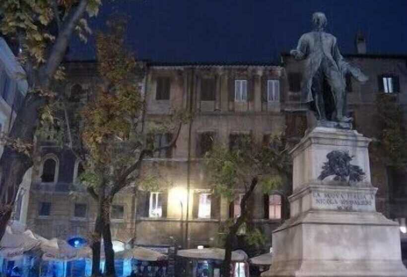 تختخواب و صبحانه Navona Nice Room